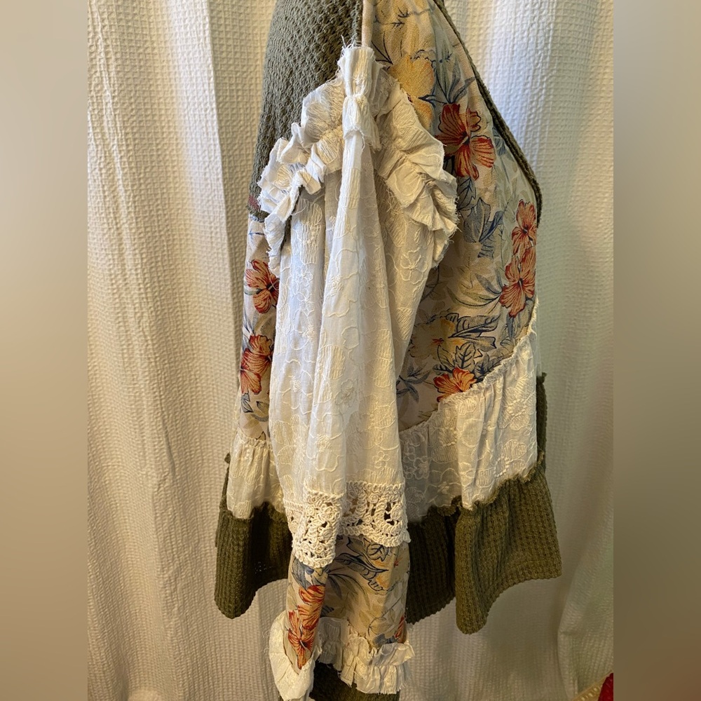 POL Floral Patchwork V-Neck Blouse - Cream and Brown - Picture 9 of 10
